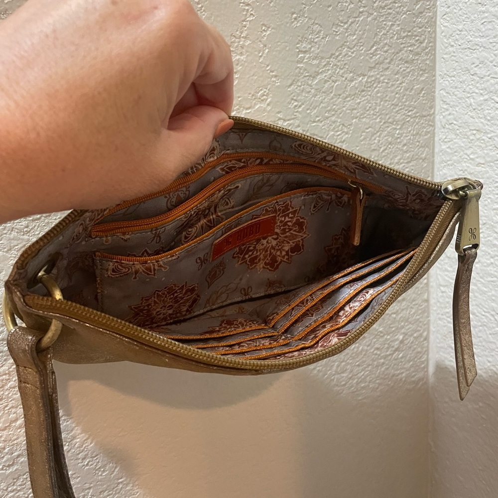 Hobo wristlet metallic gold/silver - Picture 2 of 3